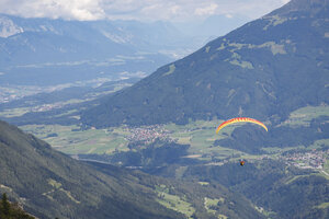 Paragliders in Stubaital, Tirol