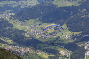 Paragliders in de Stubai Valley - augustus 2008
