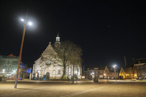 Nachtelijk uitzicht op historische architectuur in Zevenbergen