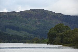 Sereen meer in de Schotse Hooglanden