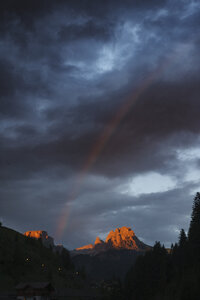 Majestueuze Dolomieten in gouden avondlicht