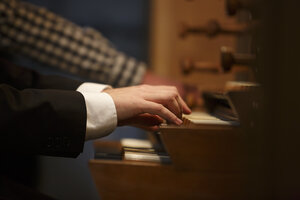 Orgelspelers in concentratie