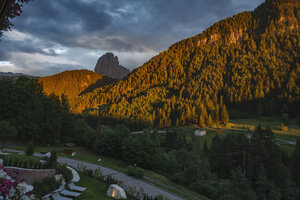 Gouden avondzon over de Dolomieten