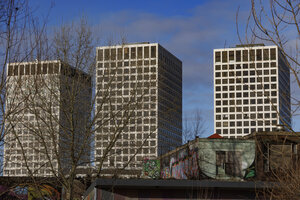 Moderne torens van Rotterdam tegen winterse hemel