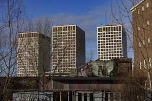 Moderne skyline Rotterdam tussen natuur en stedelijke progressie