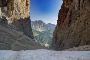 Adembenemende klim naar het Pisciadu-meer in de Dolomieten
