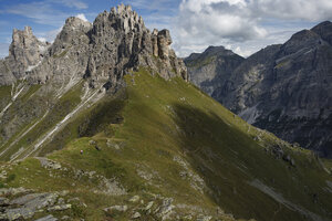 Groene bergkam in de Stubaier Alpen