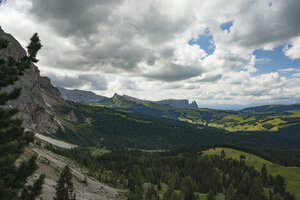 Groen landschap van de Dolomieten, Italië