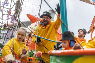 Grote optocht van ut Zeuvebultelaand