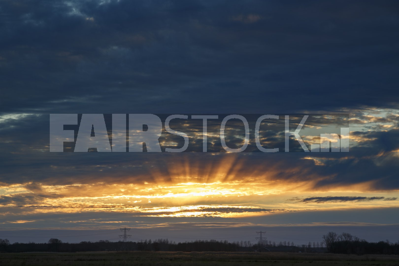 Zonsondergang over het veld