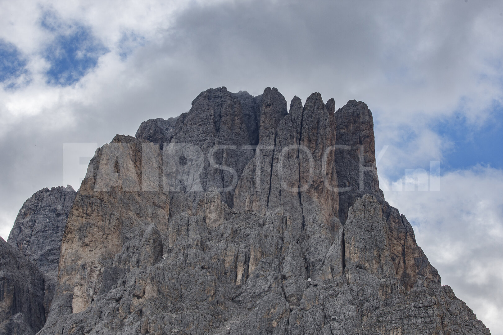 Majestueuze rotsachtige piek in Italiaanse Dolomieten