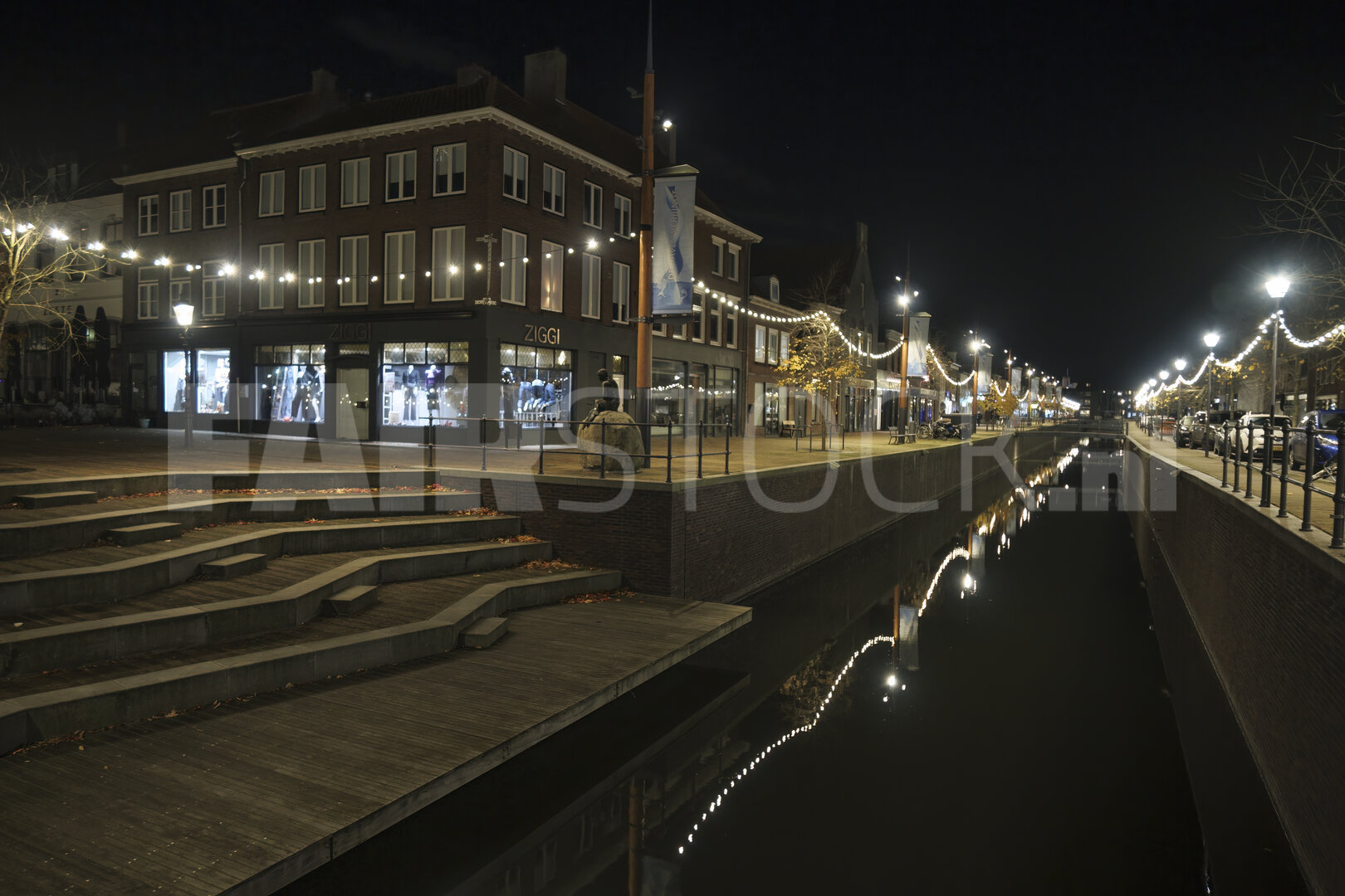 Nighttime ambiance in Zevenbergen, Noord-Brabant, showcasing ser