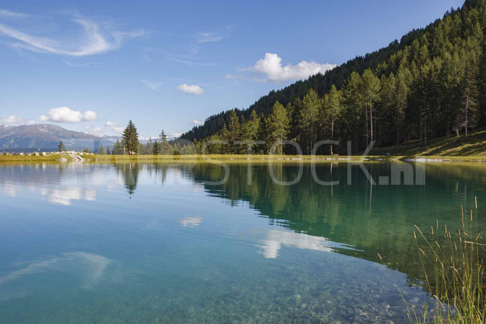 Bergmeer Panoramasee weerspiegelt alpine pracht