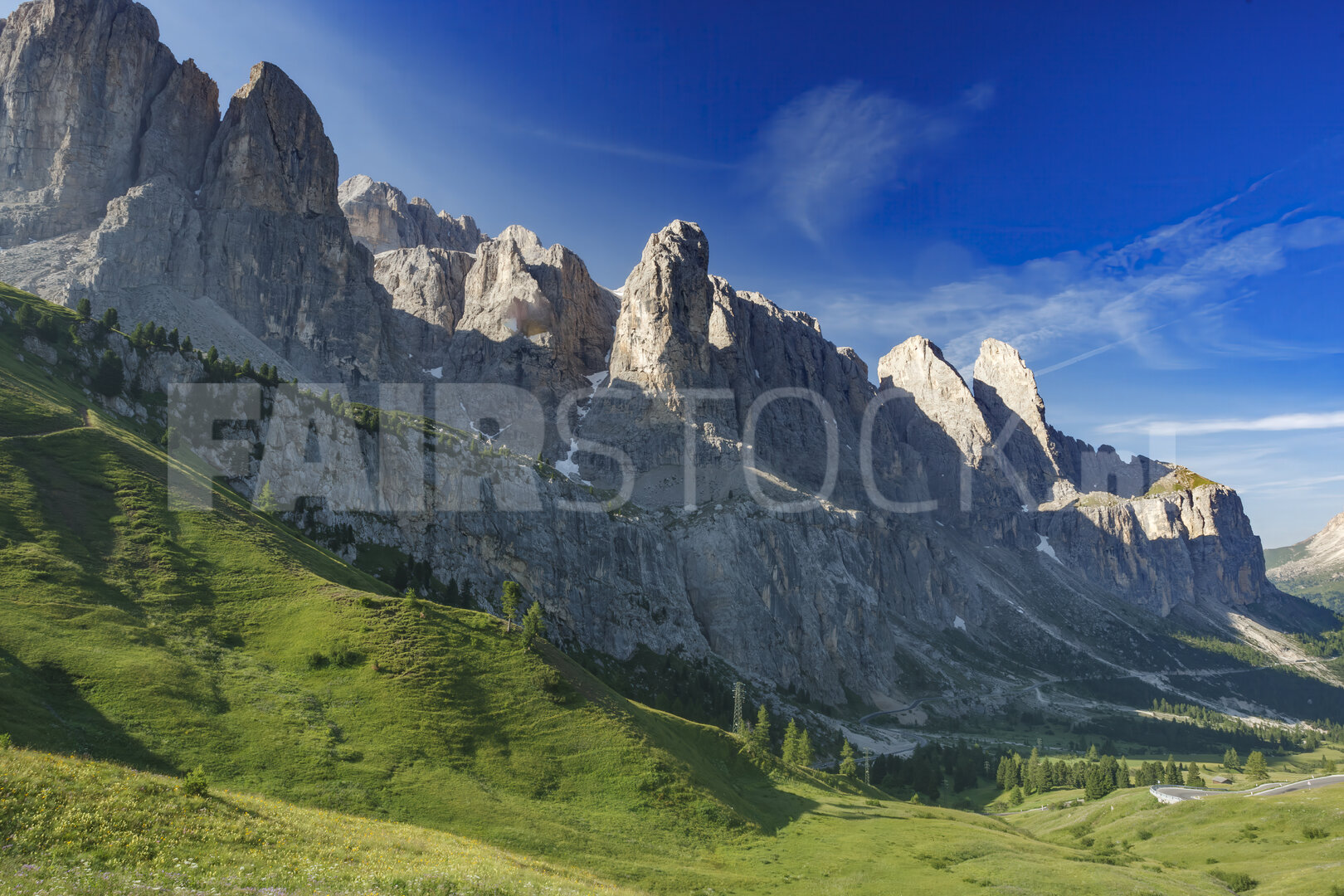 Adembenemend pad naar het Pisciadu-meer in de Dolomieten
