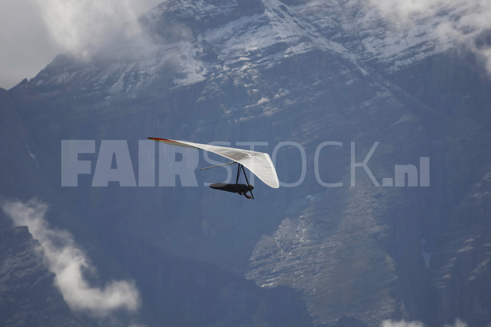 Paraglider boven de Stubai Valley