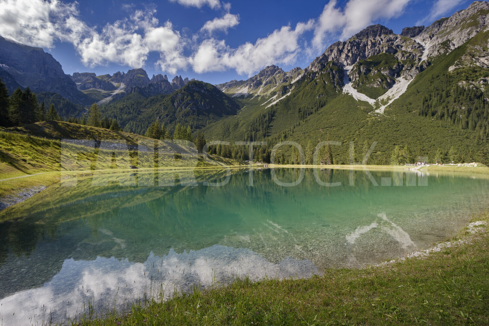 Panoramasee reflecteert alpiene pracht