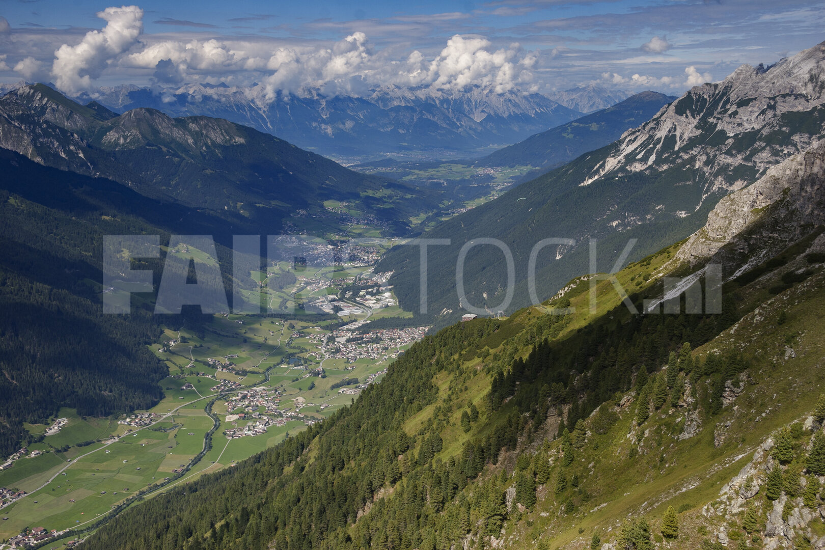 Panoramisch uitzicht op het Stubaital