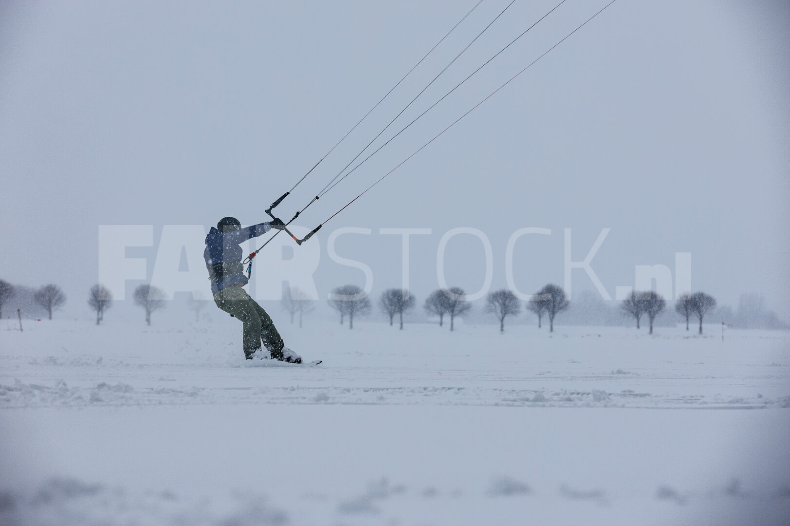 Snowkiten in de sneeuwstorm