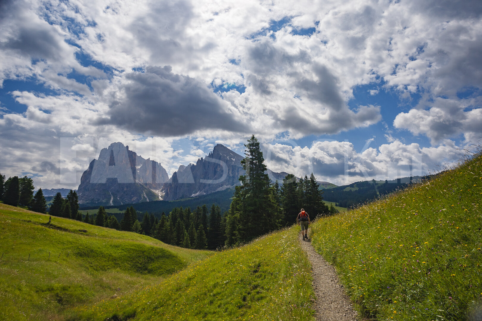 Prachtig wandelpad in de Dolomieten, Italië